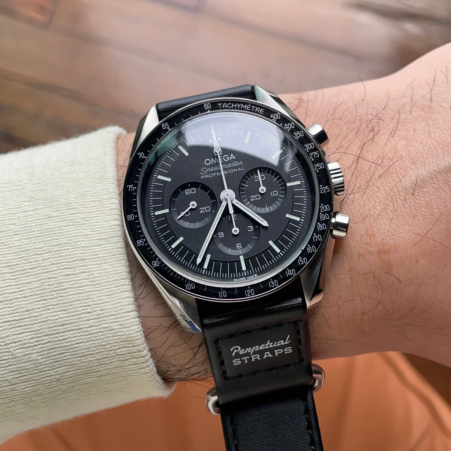 BLACK VELCRO - PREMIUM FABRIC WATCH STRAP for MOST WATCHES WITH A 20MM LUG WIDTH