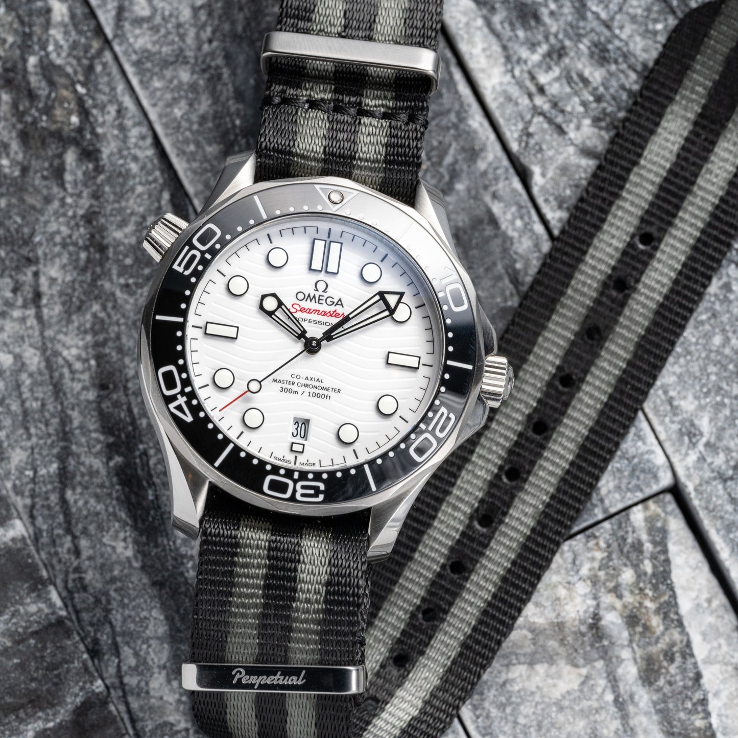 BLACK GRAY NYLON - PREMIUM FABRIC WATCH STRAP for MOST WATCHES WITH A 20MM LUG WIDTH