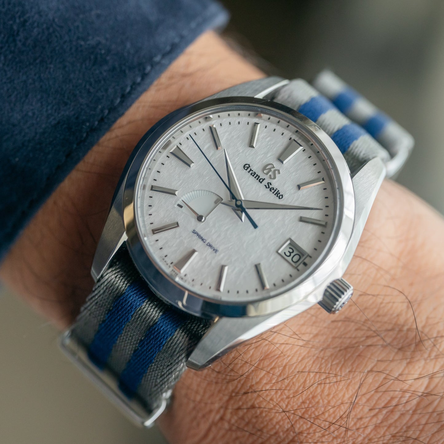 GRAUES MARINEBLAUES NYLON – UHRENARMBAND AUS PREMIUMSTOFF für DIE MEISTEN UHREN MIT EINER 20-MM-ANSCHLUSSBREITE