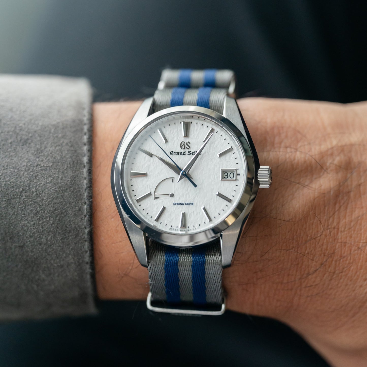 GRAUES MARINEBLAUES NYLON – UHRENARMBAND AUS PREMIUMSTOFF für DIE MEISTEN UHREN MIT EINER 20-MM-ANSCHLUSSBREITE